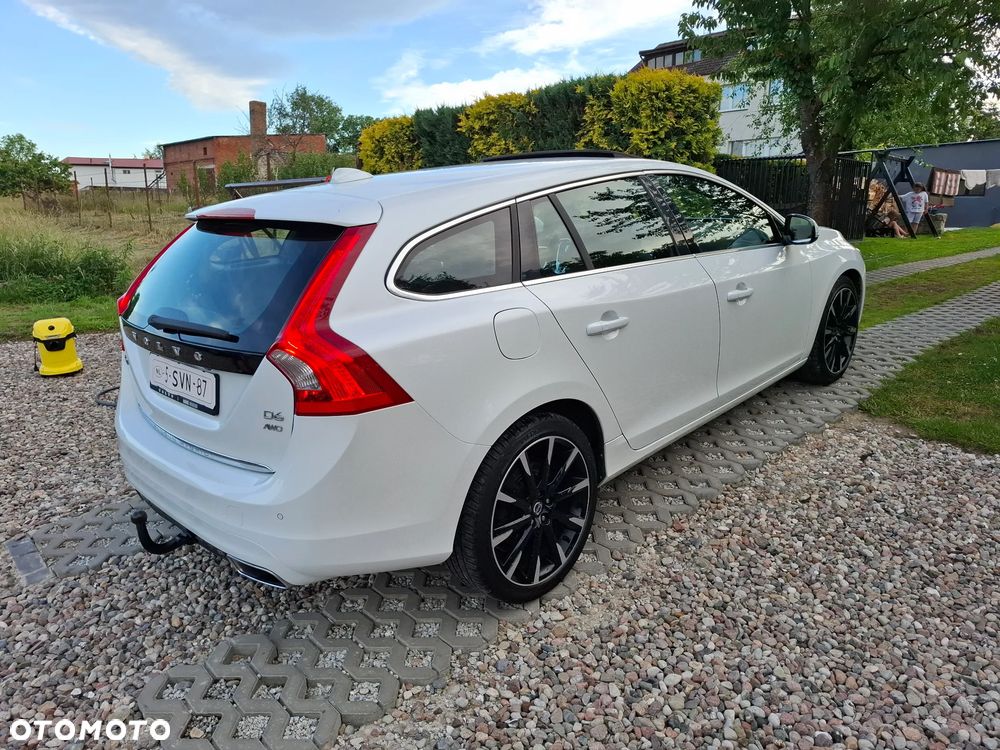 Volvo V60 D6 AWD Plug-in Hybrid R-Design Summum - 31