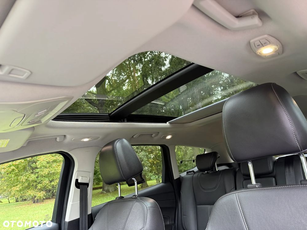 Ford Kuga 2.0 TDCi 2x4 Titanium - 17