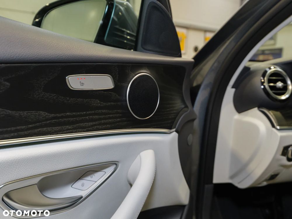 Mercedes-Benz Klasa E 300 de Avantgarde - 34