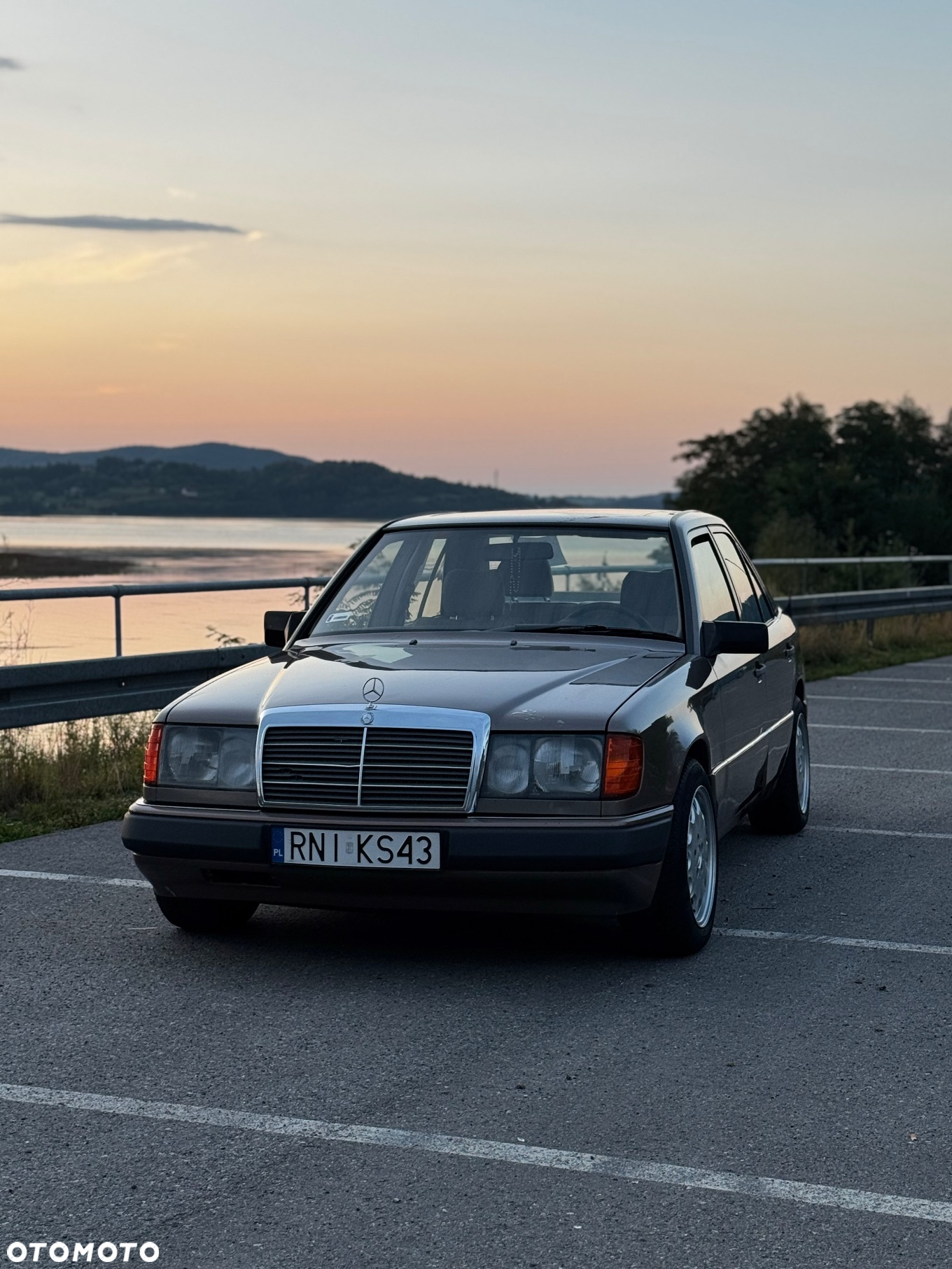 Mercedes-Benz Klasa E 260 4-Matic - 5