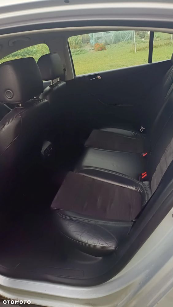 Volkswagen Passat - 10