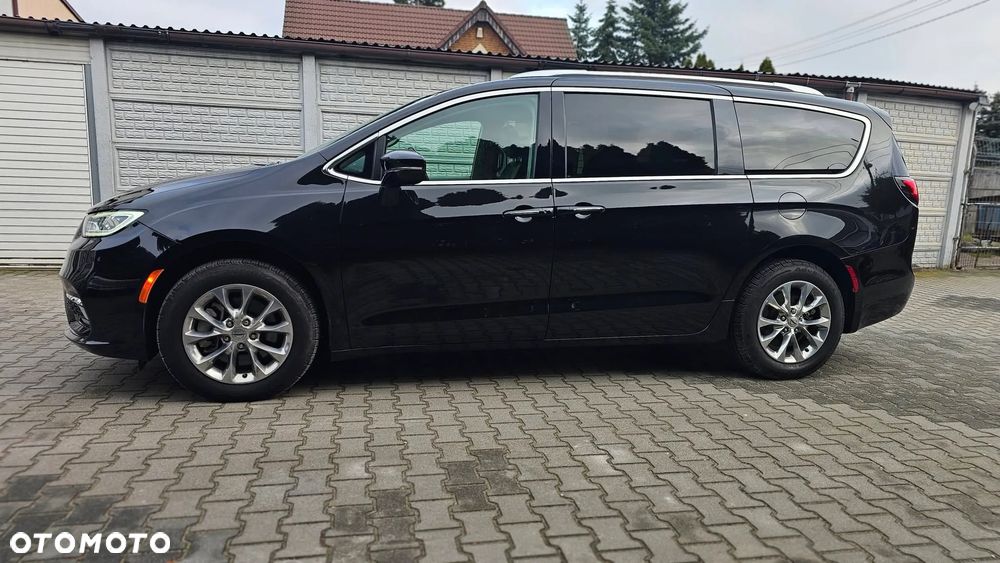 Chrysler Pacifica - 5