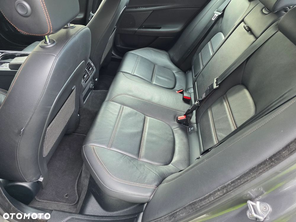 Jaguar XE E-Performance Pure - 16