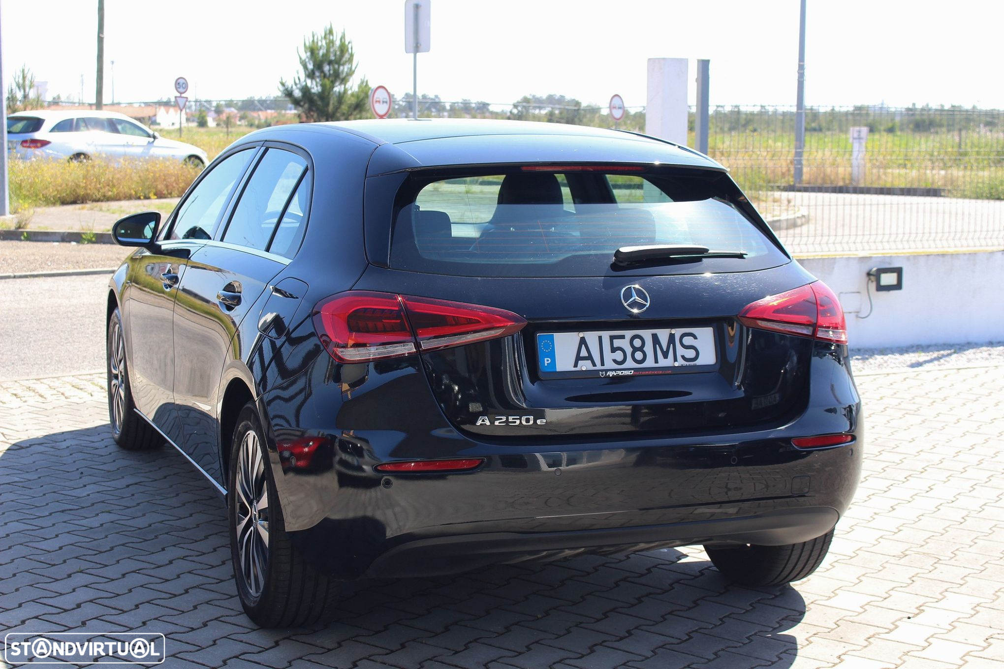 Mercedes-Benz A 250 e Style Plus - 13