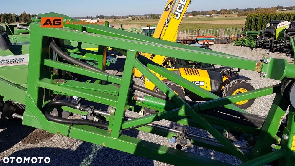 John Deere 824 - 18