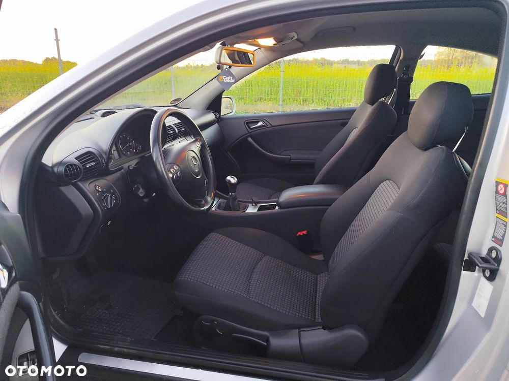 Mercedes-Benz C-Class 2005 photo 5