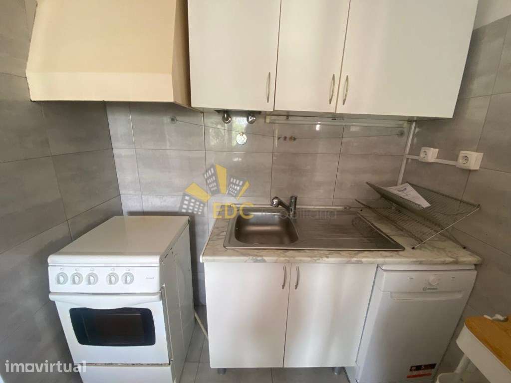 Apartamento T1+1 com Varanda Fechada na Reboleira | Excelente Oport... - Grande imagem: 3/16