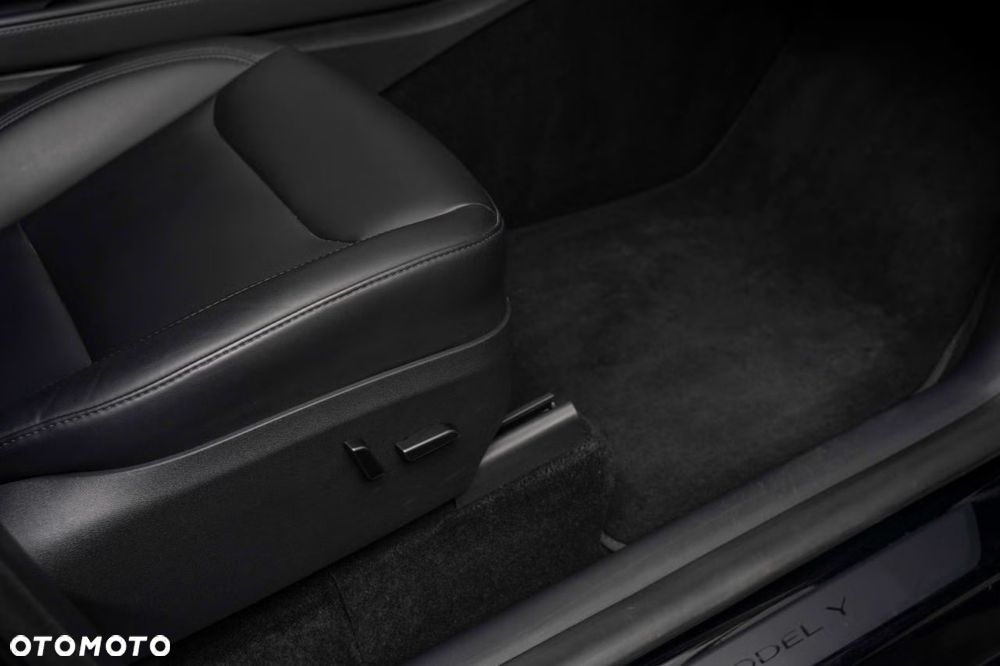 Tesla Model Y Performance Dual Motor AWD - 25