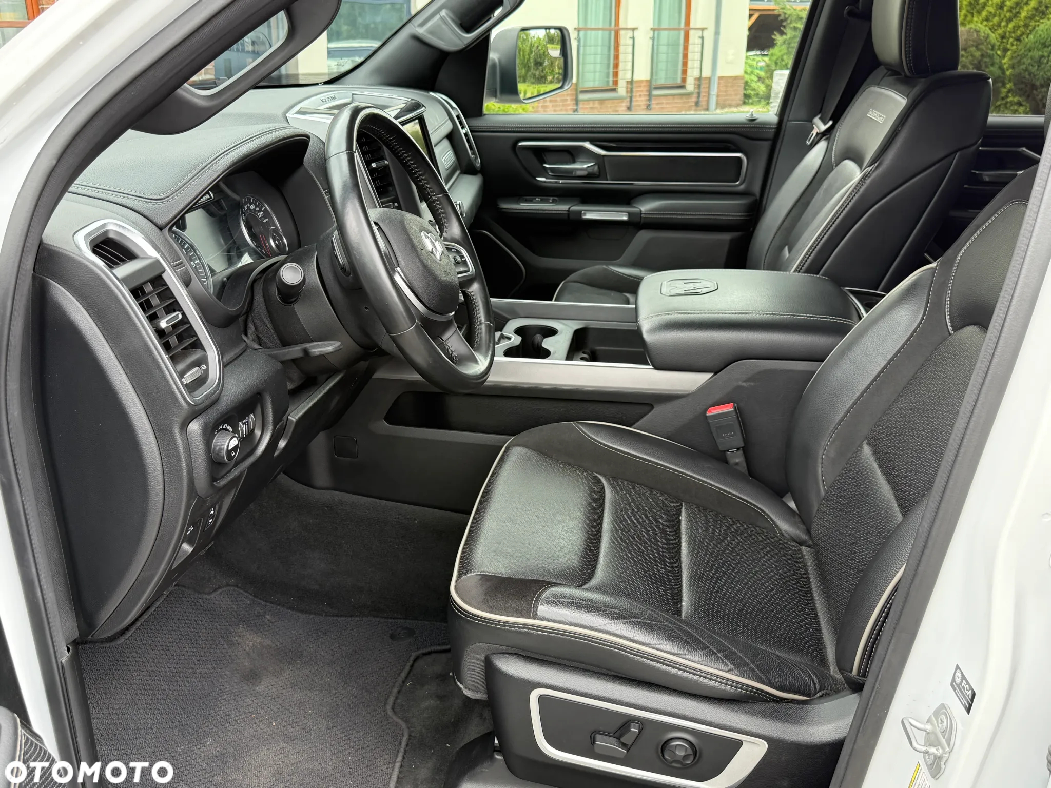 RAM 1500 Crew Cab Shortbed Laramie - 23