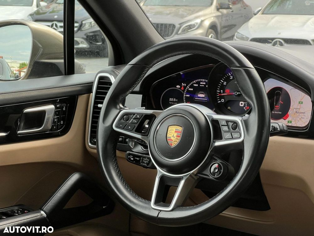 Porsche Cayenne - 9