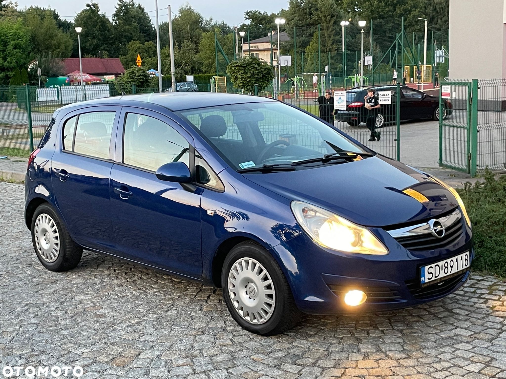Opel Corsa 1.2 16V Cosmo - 1