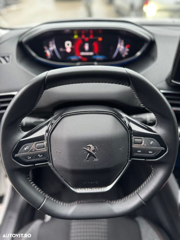 Peugeot 3008 1.2 PureTech Turbo S&S Allure - 16