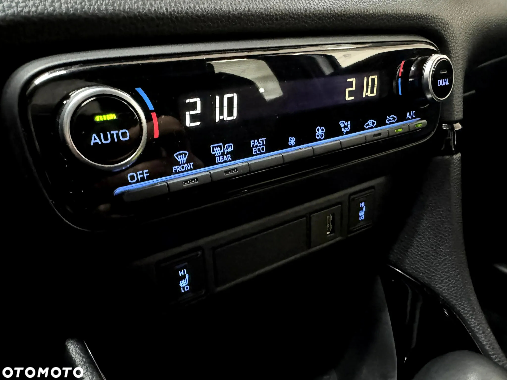 Toyota Yaris Hybrid 1.5 Selection Style - 24