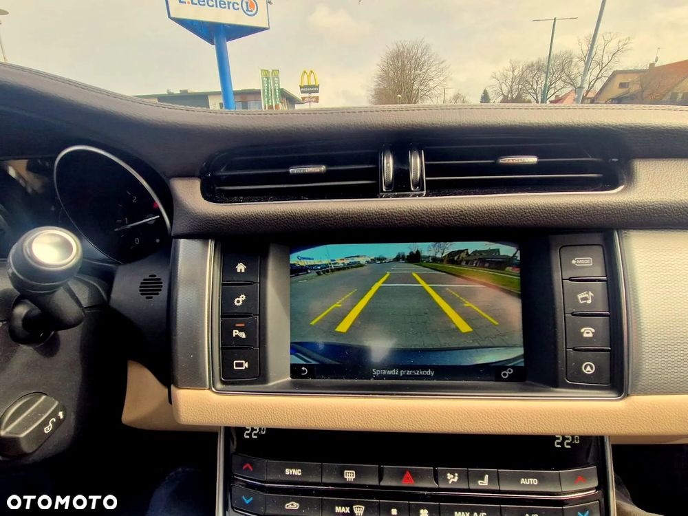 Jaguar XF 3.0 TDV6 Portfolio - 24