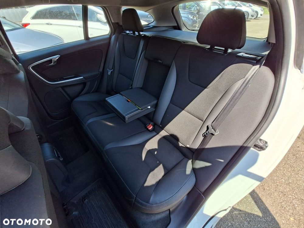 Volvo V60 D3 Momentum - 26
