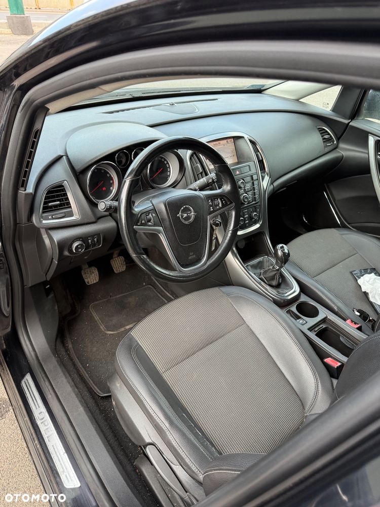 Opel Astra 1.6 T Cosmo - 26