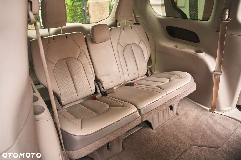 Chrysler Pacifica - 32