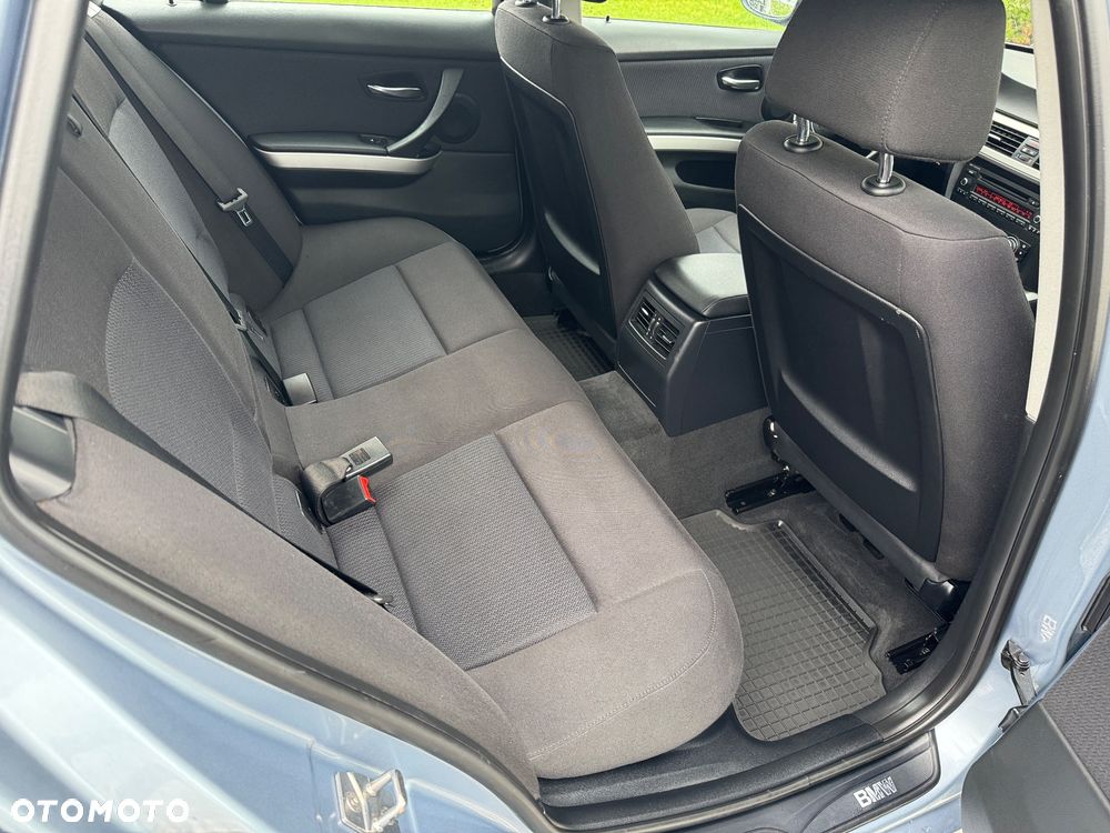 BMW Seria 3 318d - 23