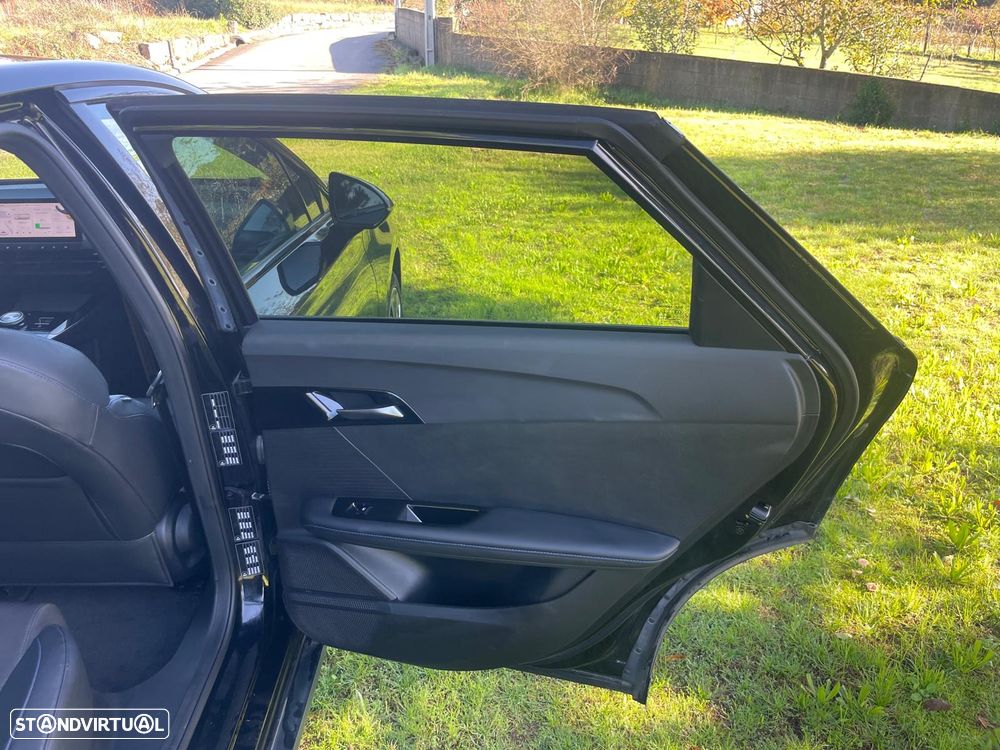 MG MG4 64 kWh Luxury - 33