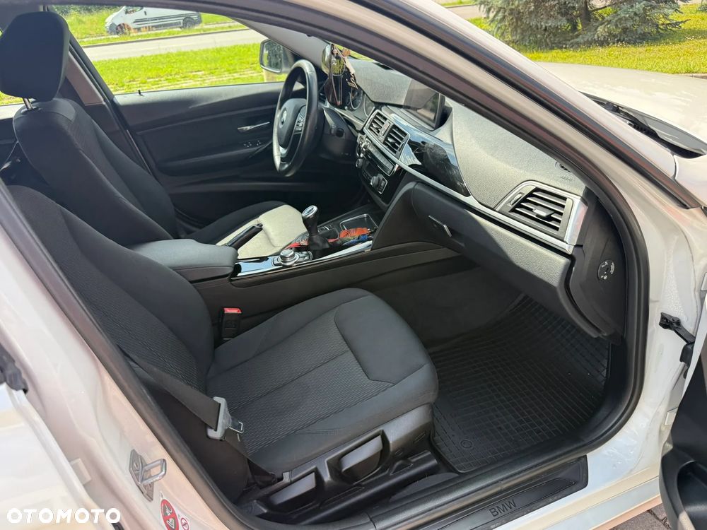 BMW Seria 3 318d M Sport Shadow - 38