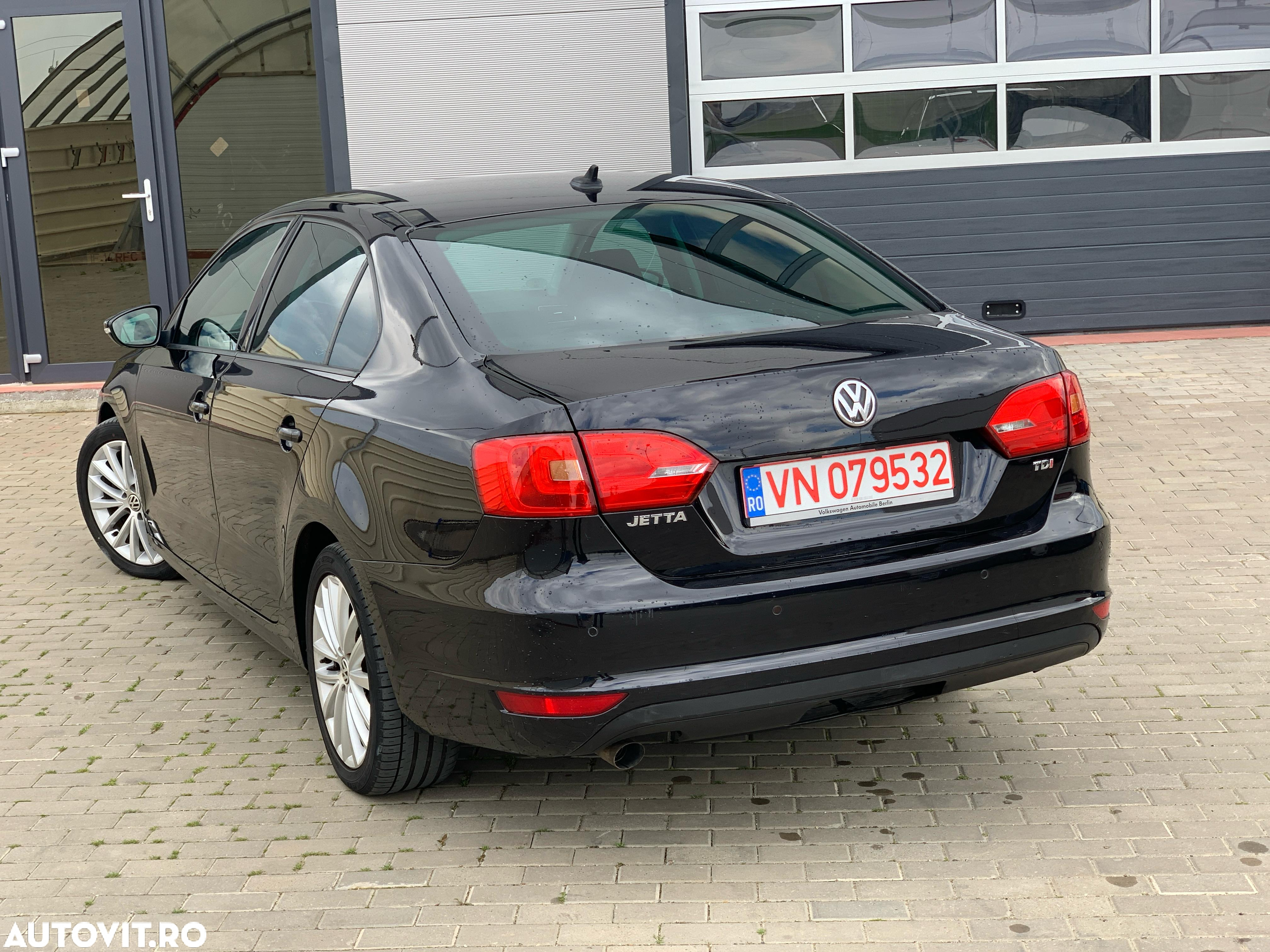 Volkswagen Jetta 1.6 TDI Blue Motion Technology Comfortline - 2