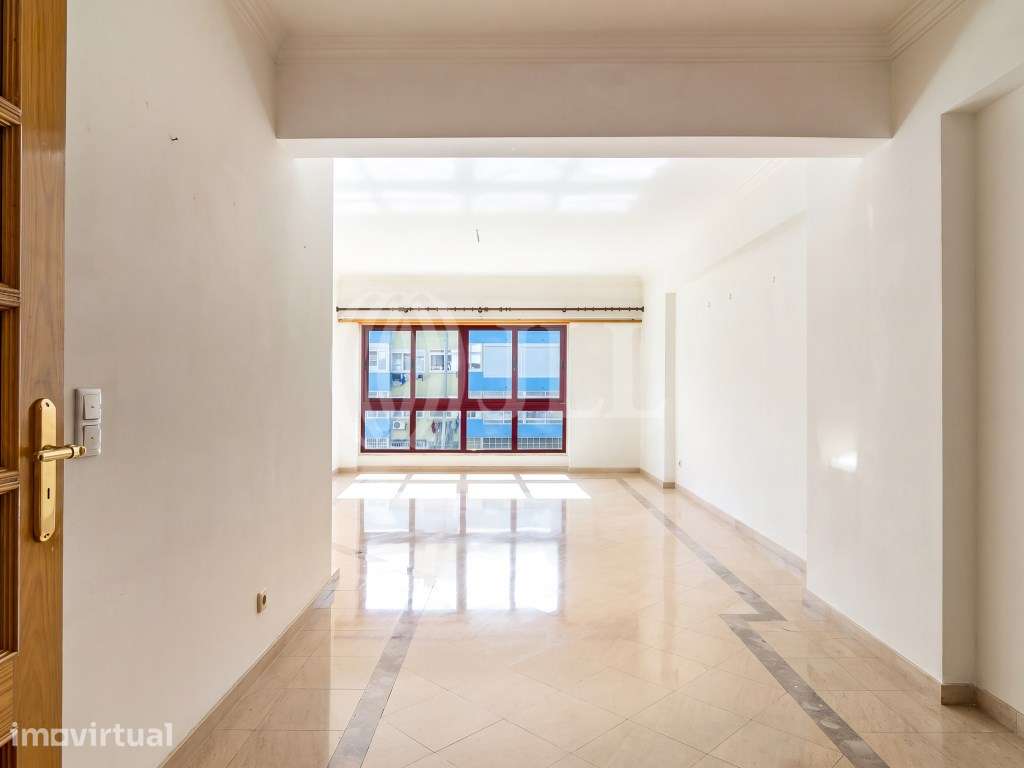 Apartamento T3 com garagem e varandas em Oeiras - Grande imagem: 3/25