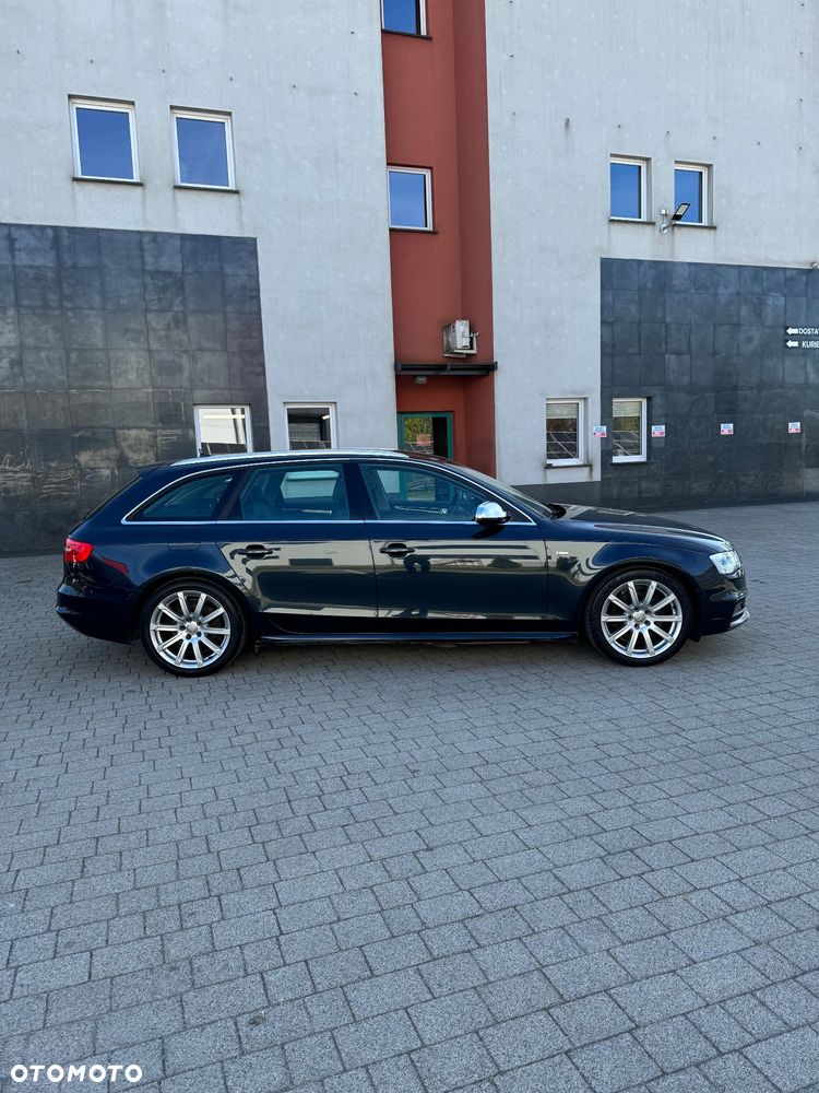 Audi A4 Avant 2.0 TDI DPF clean diesel quattro S tronic S line Sportpaket - 2