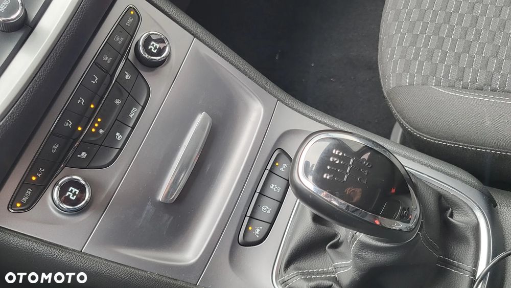 Opel Astra 1.6 D (CDTI) Start/Stop Dynamic - 16