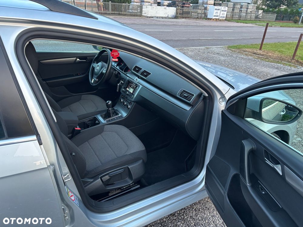 Volkswagen Passat - 11