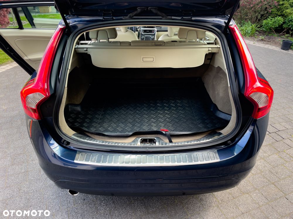 Volvo V60 D3 Momentum - 32