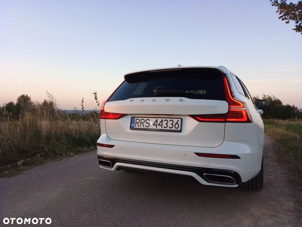 Volvo V60 T4 R-Design - 4