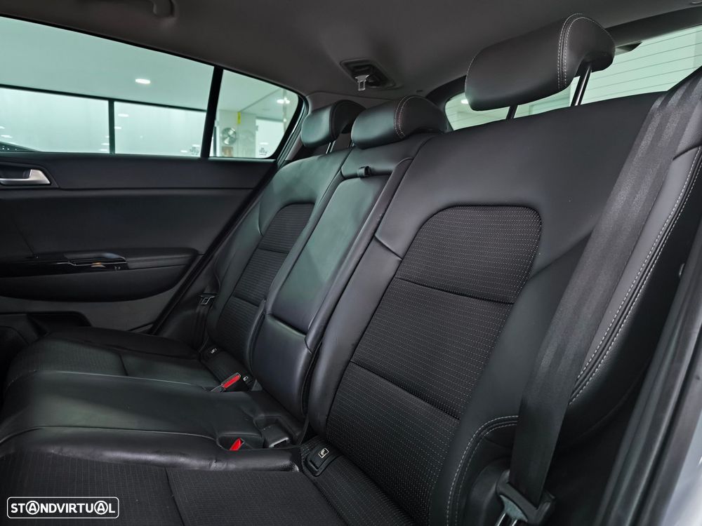 Kia Sportage 1.6 CRDI ISG MHEV Tech - 12
