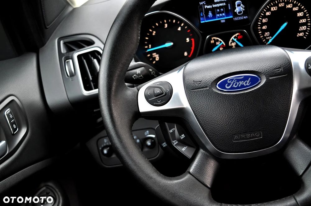 Ford Kuga 2.0 TDCi FWD Titanium - 34
