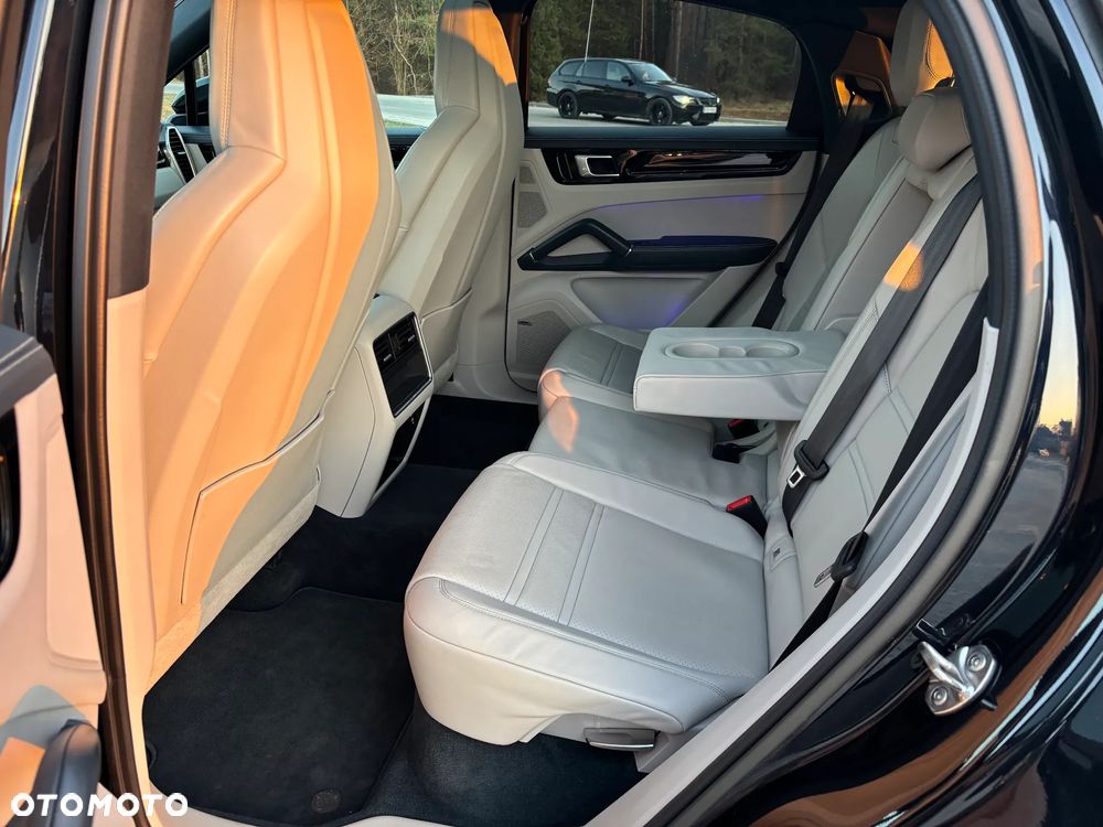 Porsche Cayenne Platinum Edition - 28