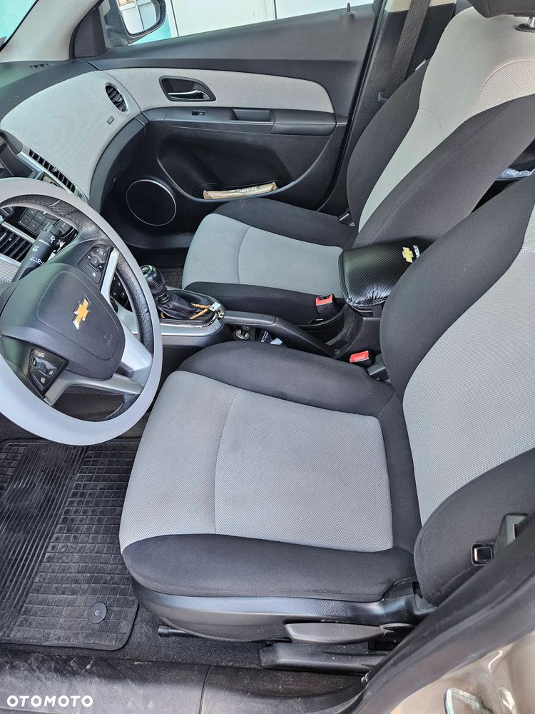 Chevrolet Cruze 1.6 LS - 4