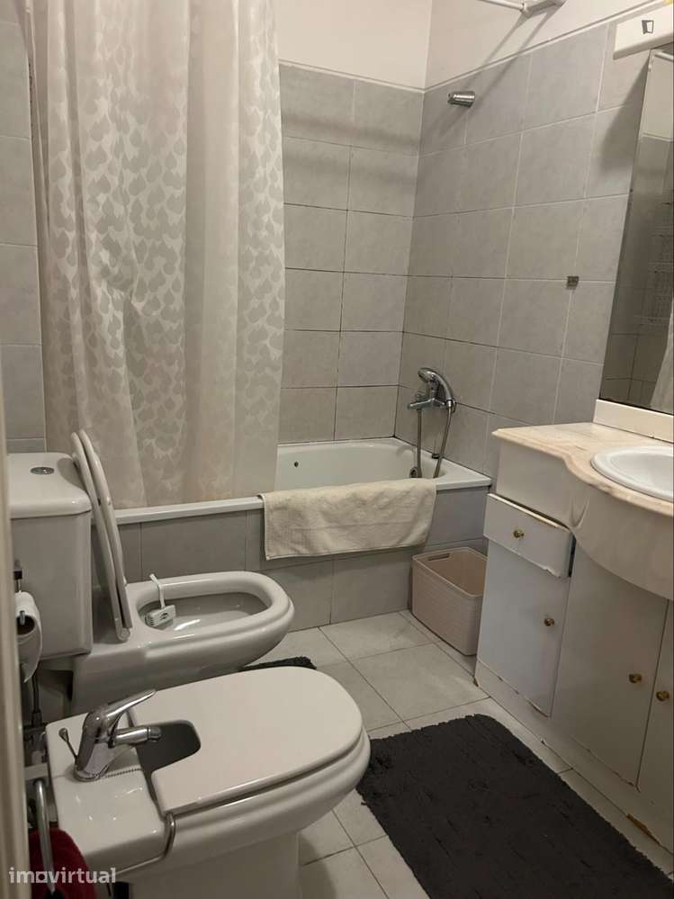 Quarto - localizado em Algés Lisbon - Grande imagem: 4/6