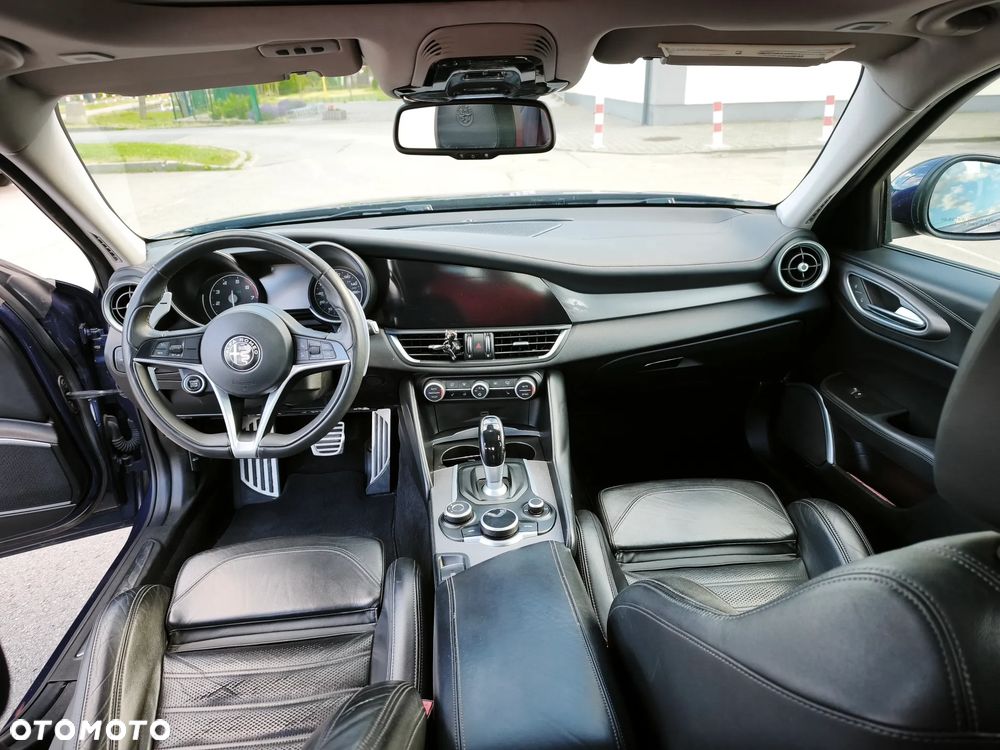 Alfa Romeo Giulia 2.0 Turbo 16V AT8-Q4 Veloce Ti - 12