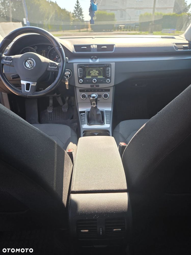 Volkswagen Passat 1.6 TDI DPF BlueMotion Technology Highline - 16