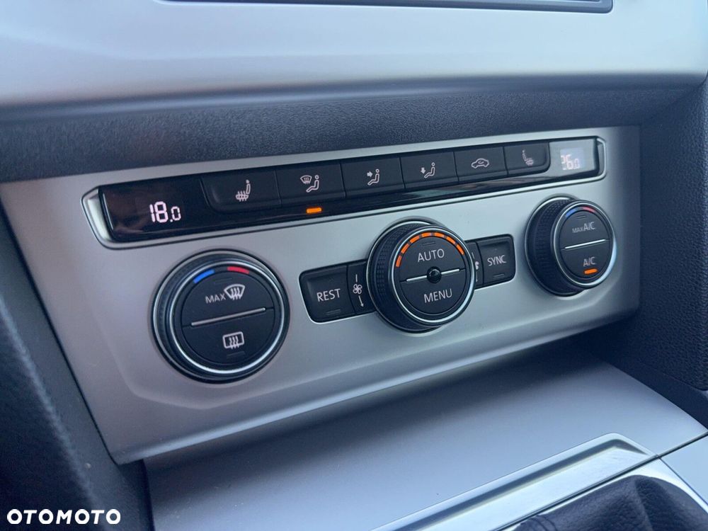 Volkswagen Passat - 23