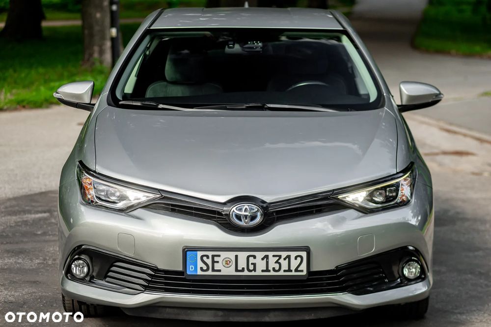 Toyota Auris Hybrid 135 Premium - 12