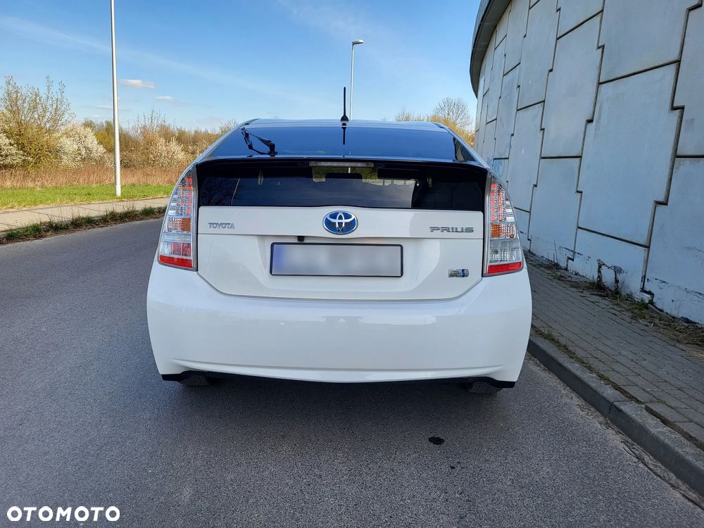 Toyota Prius (Hybrid) - 5