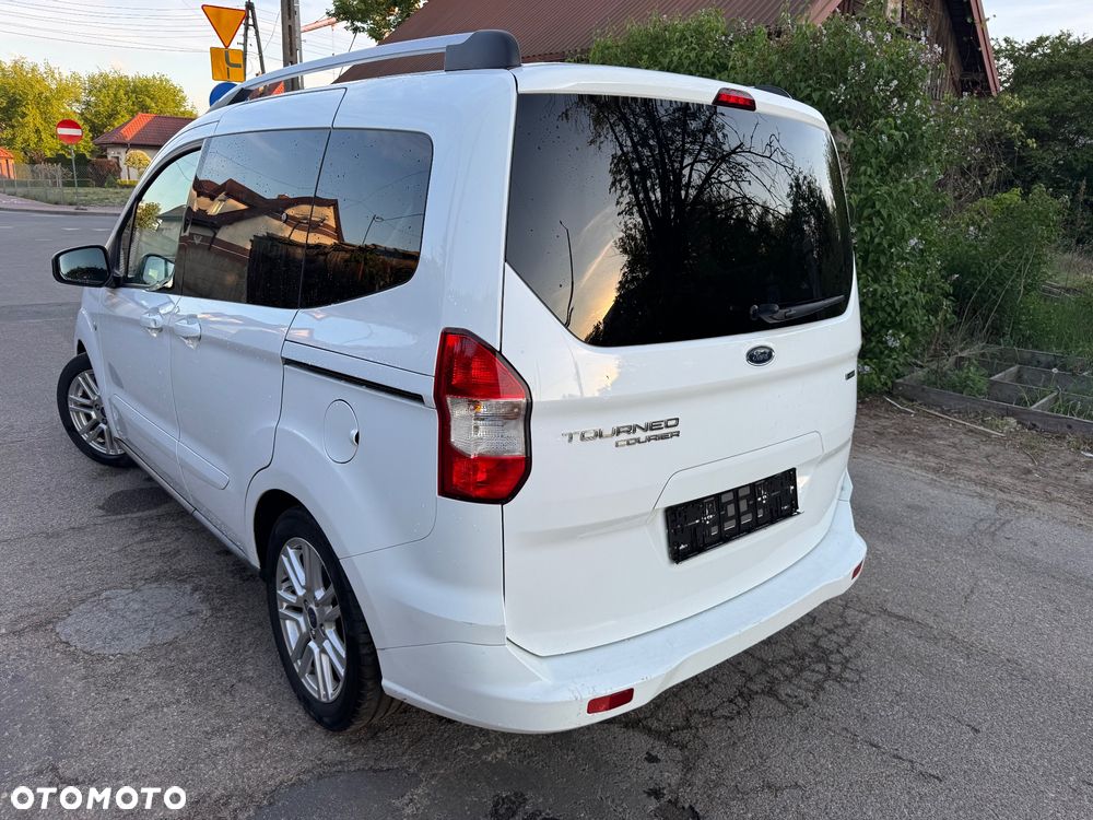 Ford Tourneo Courier 1.0 EcoBoost S&S Titanium - 7