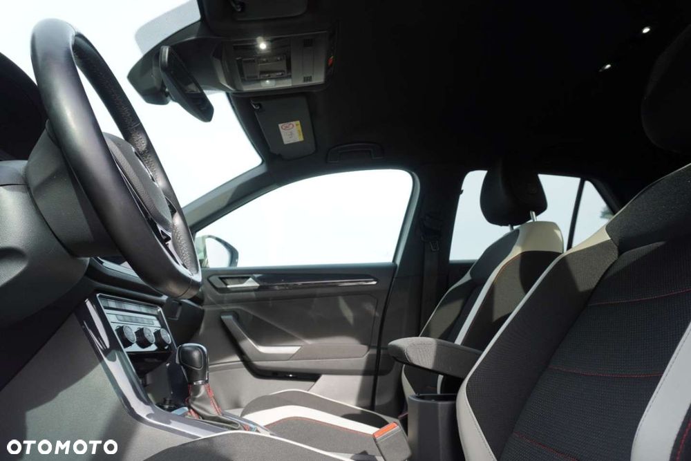 Volkswagen T-Roc - 10