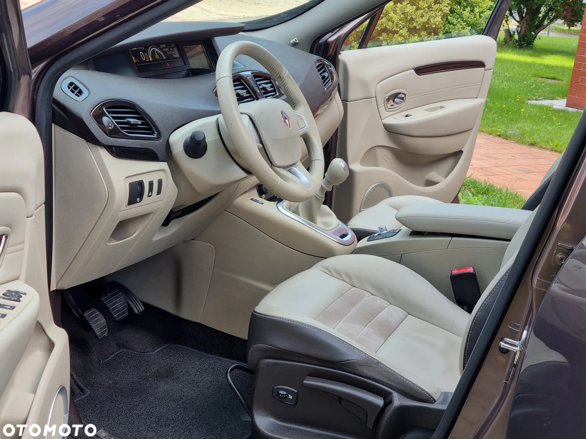 Renault Grand Scenic Gr 1.4 16V TCE Bose Edition - 32