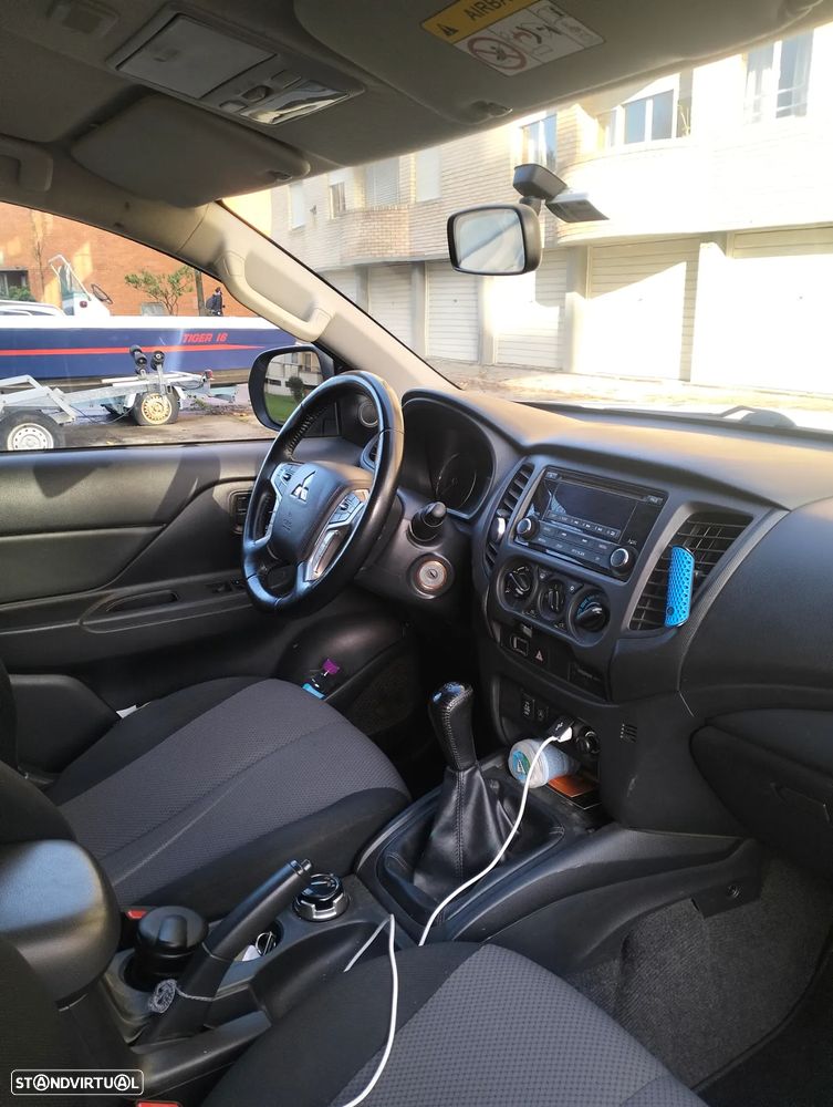 Mitsubishi L200 2.3 DI-D Space Cab Invite Strakar Look 4WD - 5