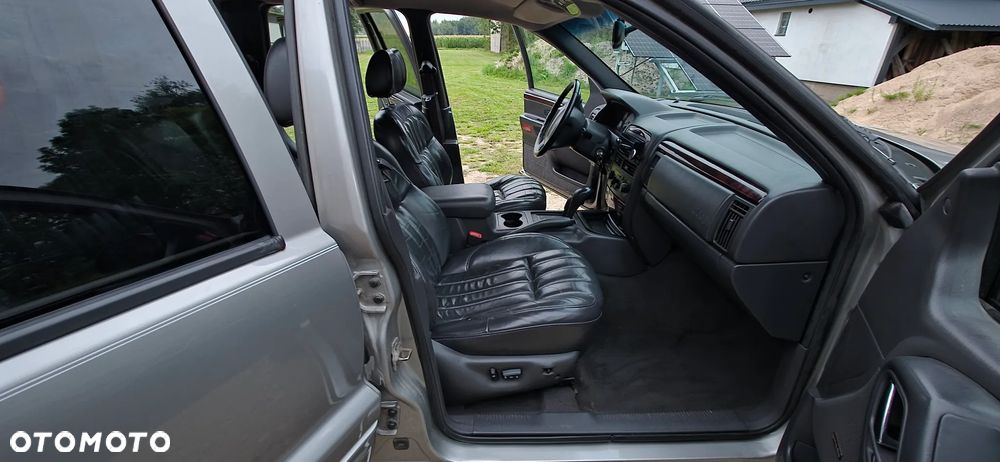 Jeep Grand Cherokee - 31