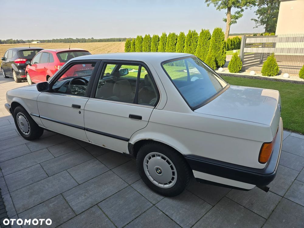 BMW Seria 3 318i - 4