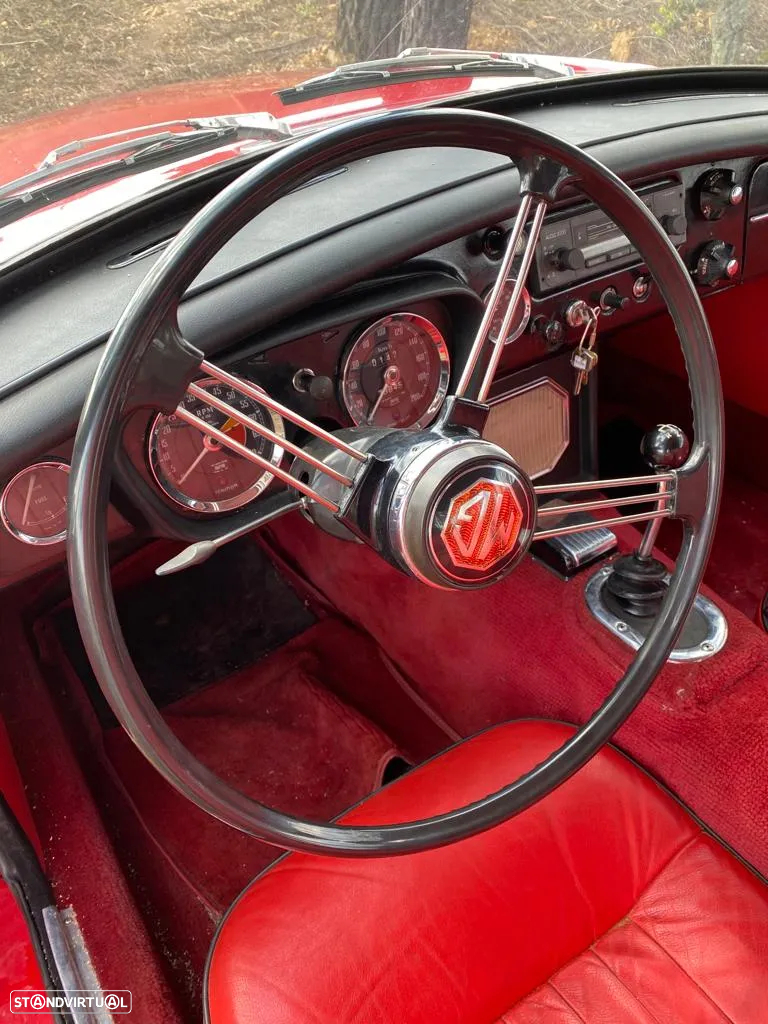 MG MGB - 13