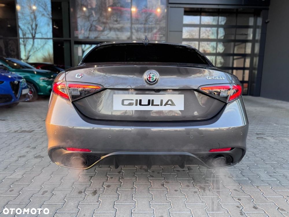Alfa Romeo Giulia - 8