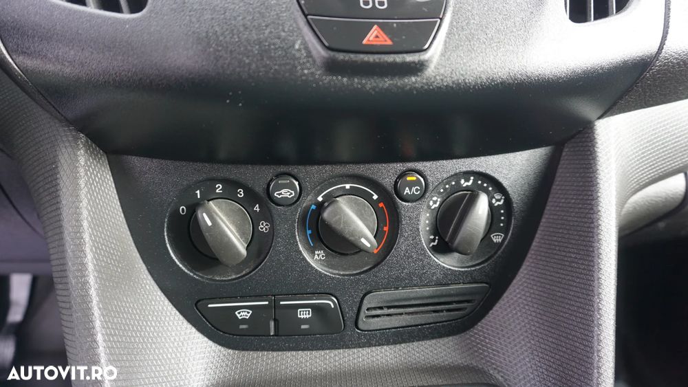 Ford Transit Connect - 22